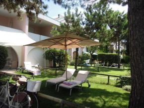 Relaxing apartment with garden and pool